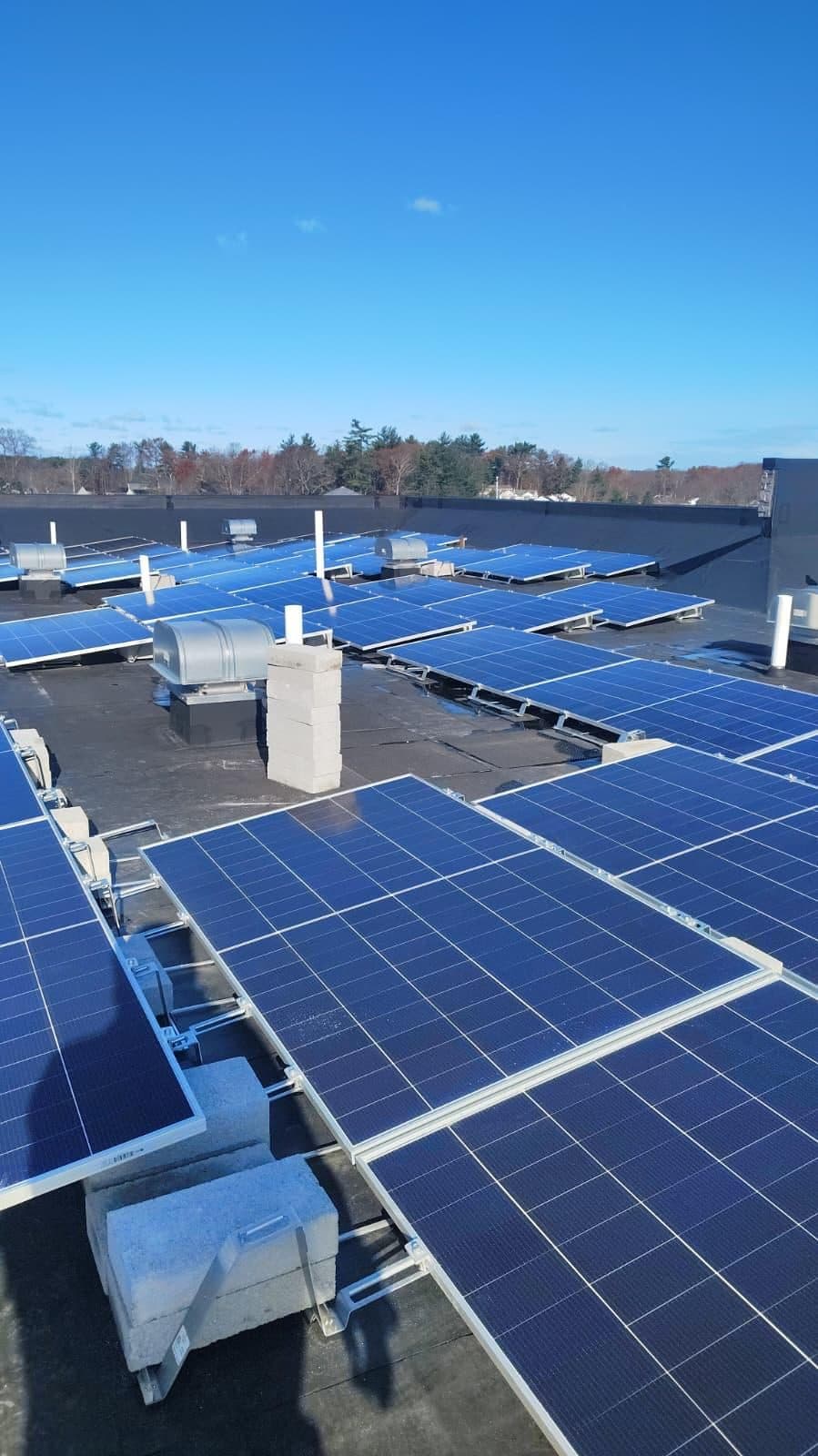 Sistema solar em cobertura comercial